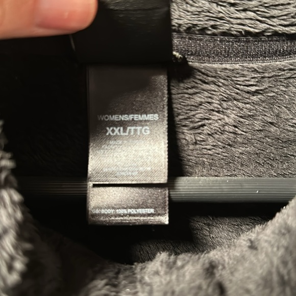 Women’s XXL north face soft and fuzzy full zip jacket - Picture 3 of 4